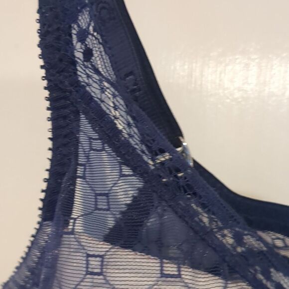Chantelle Bra Geo Lace Balconette Bra 32 C, Navy Lace Light Padding is - Picture 10 of 11